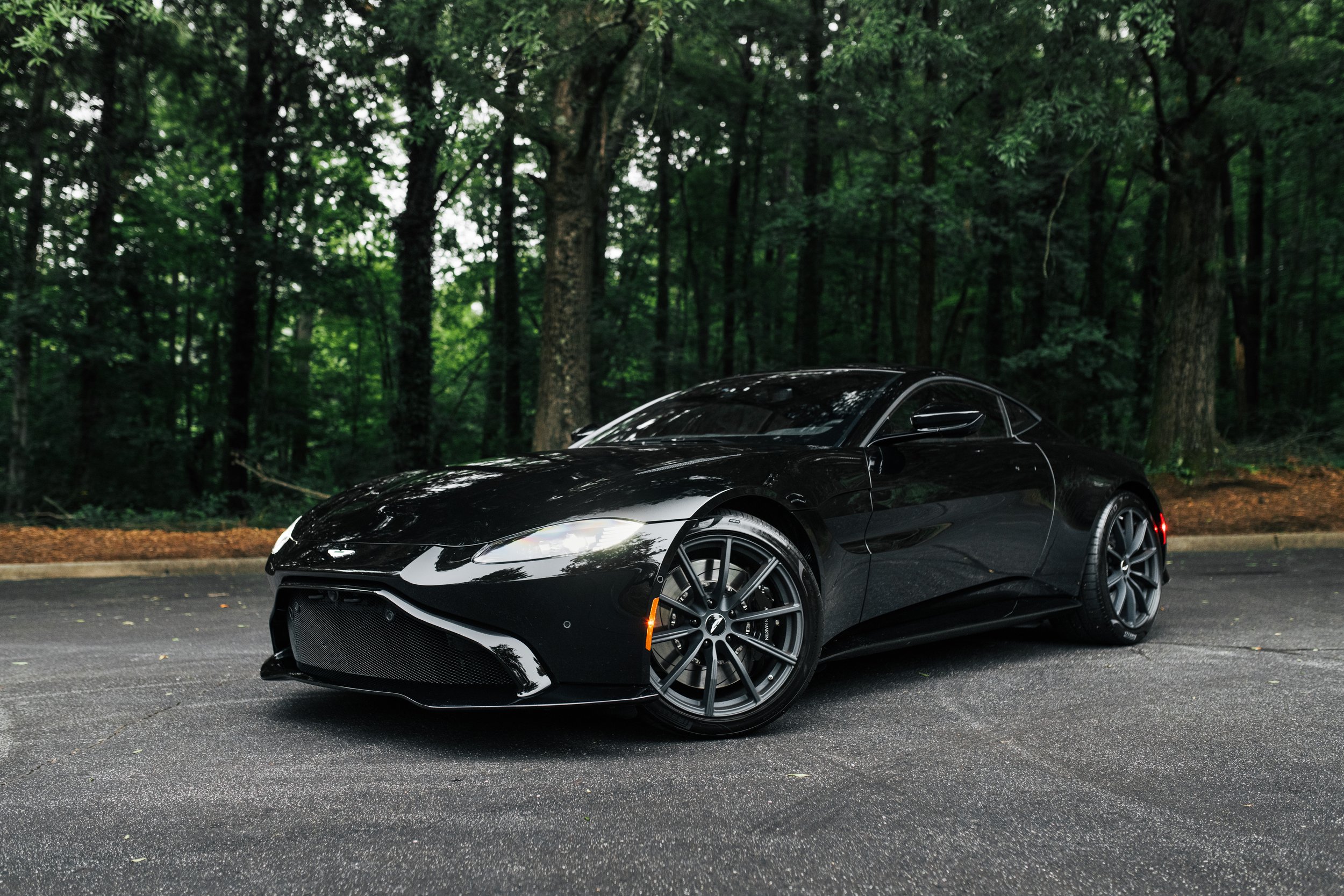 2021 Aston Martin Vantage N05677